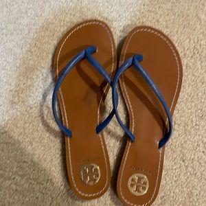 Like new Tory leather flip flops in beautiful blue